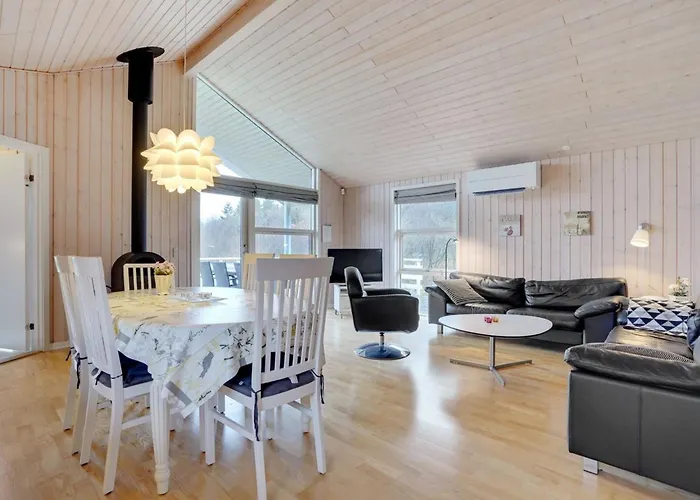 Tatti - 30km From The Sea By Interhome